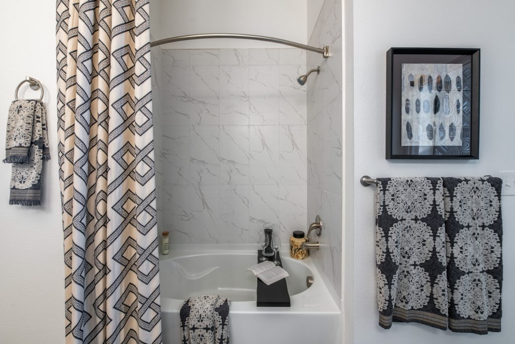 oval bathroom tub with decor